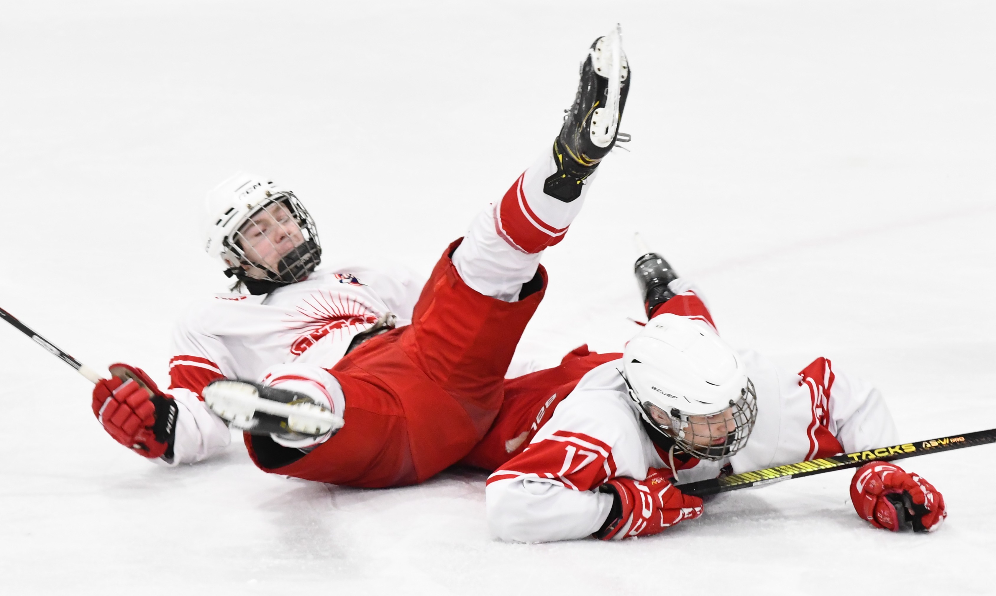 Фото 7: Белые медведи - Янтарь 2010, второй финальный матч плей-офф