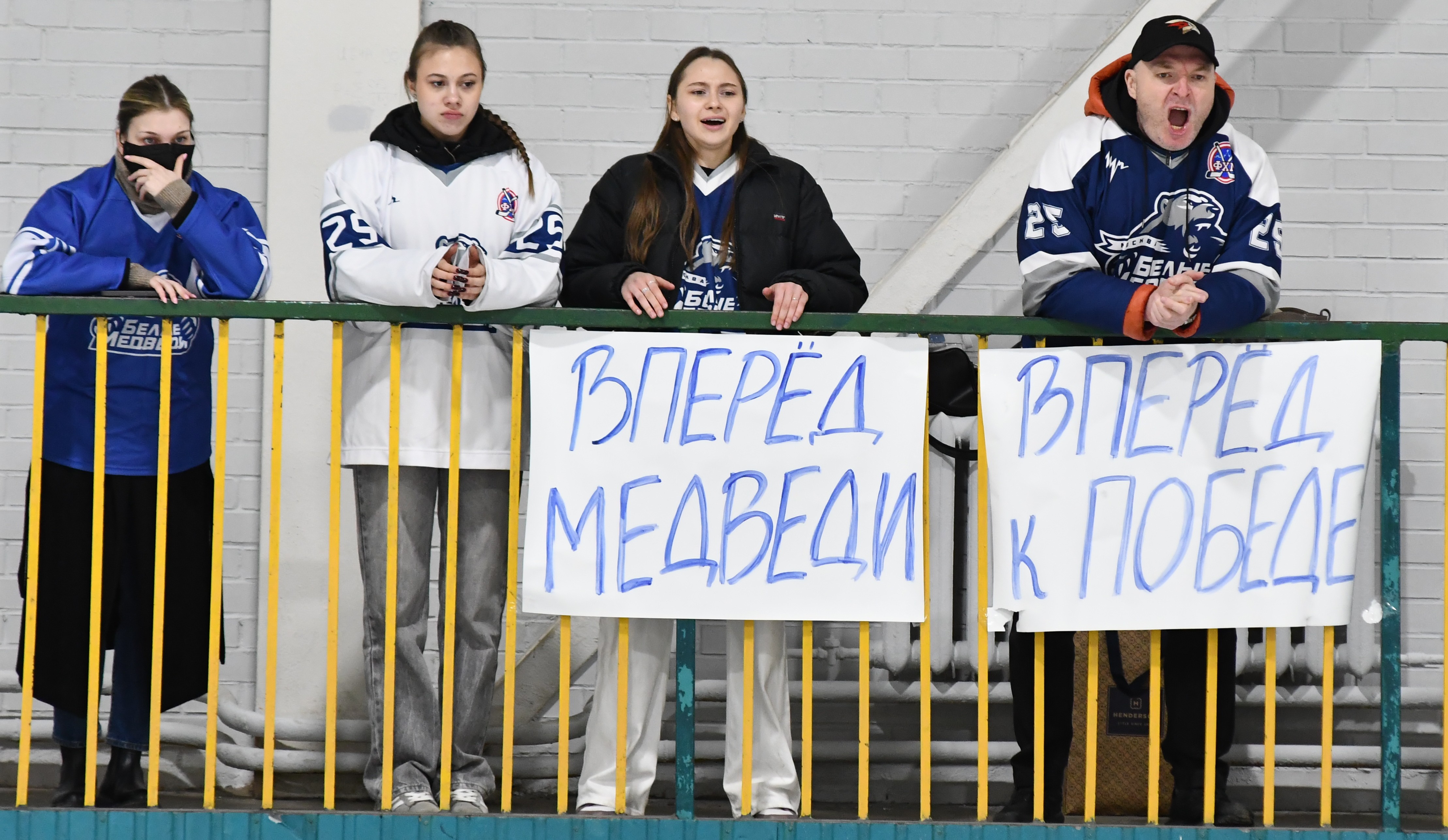 Фото 24: Белые медведи - Янтарь 2010, второй финальный матч плей-офф