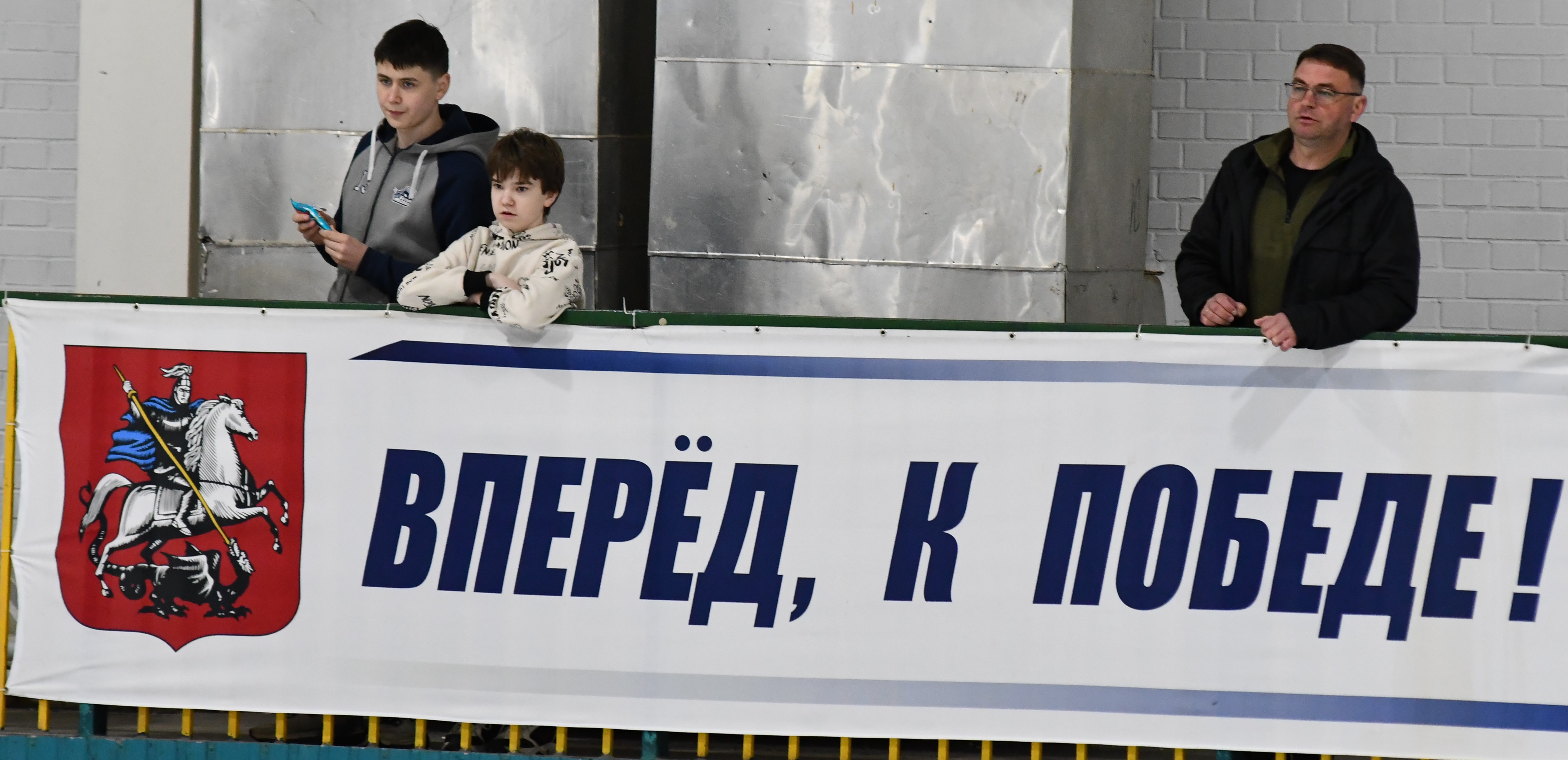 Фото 30: Белые медведи - Янтарь 2010, второй финальный матч плей-офф