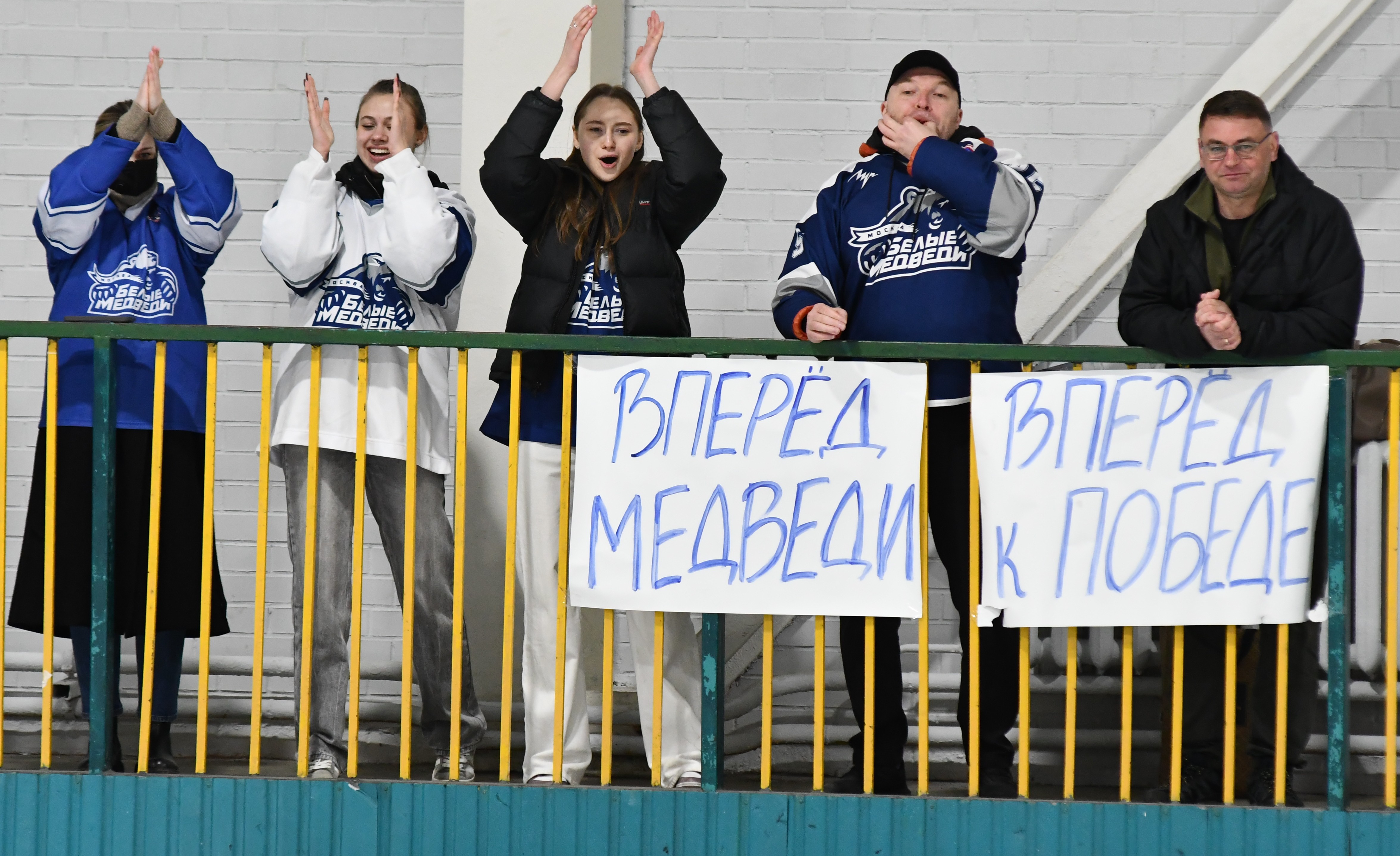 Фото 39: Белые медведи - Янтарь 2010, второй финальный матч плей-офф
